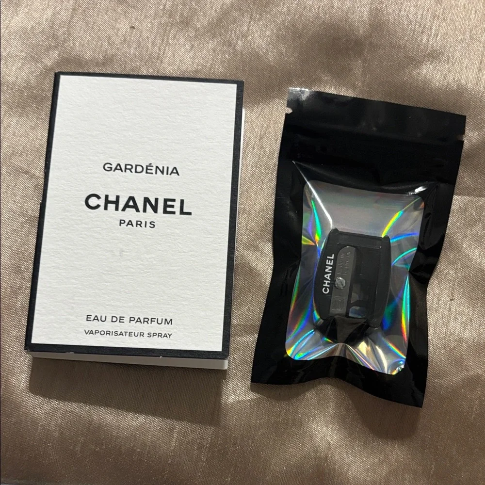 Chanel 17 Piece Assorted Beauty Collection with String Lights USB NWT GWP - Picture 13 of 16